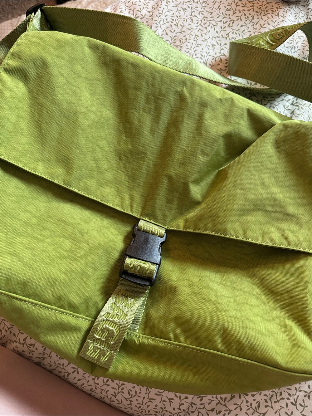 Green Juice Messenger Baggu Bag - Picture 1 of 3